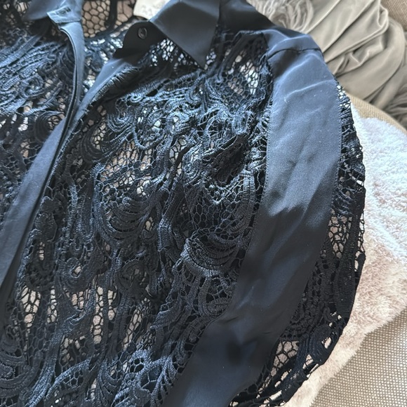 Beautiful button down lace top. - Picture 4 of 5
